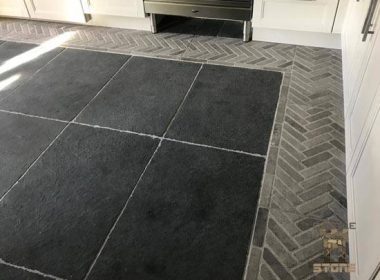 Castle Stone Black Natural verouderd 60x90cm medium keuken hout