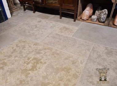 Castle Stone Yellow Antique Groot Wildverband Semi Honed vloertegels Salon